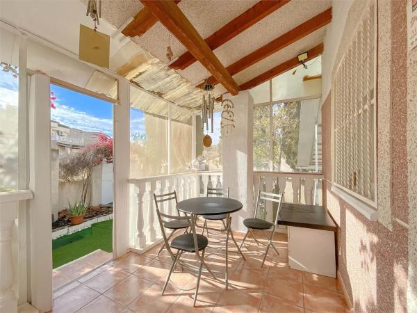 Chalet adosado en calle Sierra del Cid