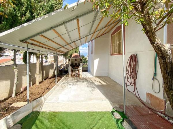 Chalet adosado en calle Sierra del Cid