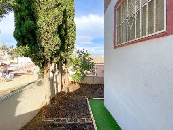 Chalet adosado en calle Sierra del Cid