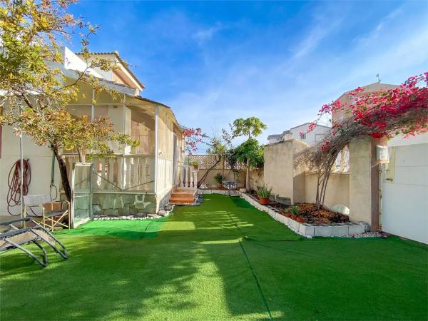 Chalet adosado en calle Sierra del Cid