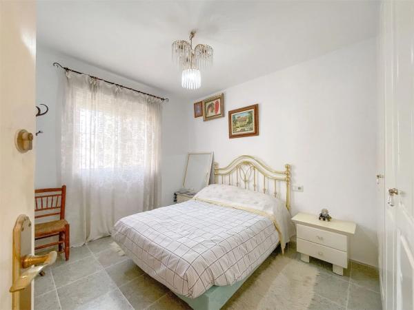 Chalet adosado en calle Sierra del Cid