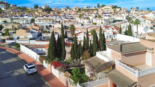 Chalet adosado en calle Sierra del Cid