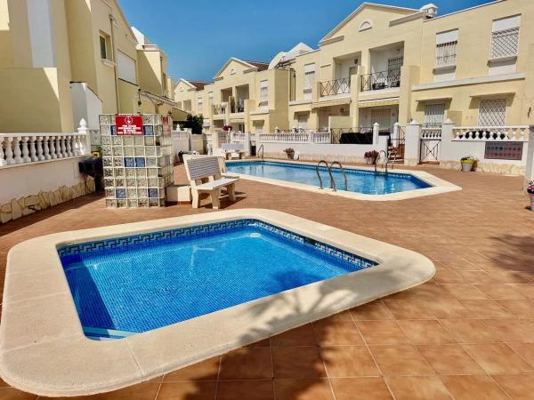 Chalet adosado en Conj. Altair Calle Tarragona s/n