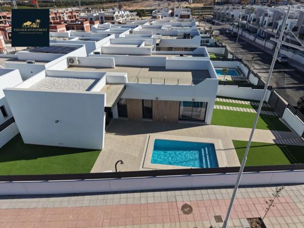 Casa independiente en calle Bach