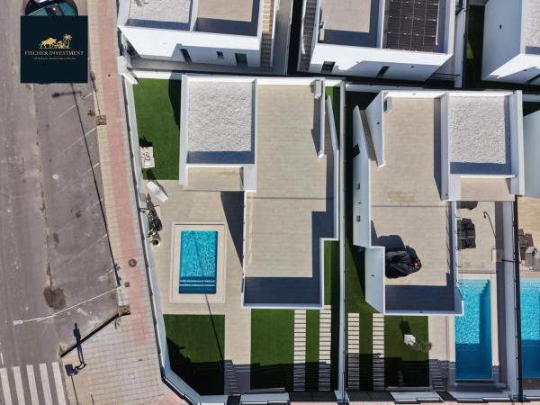 Casa independiente en calle Bach