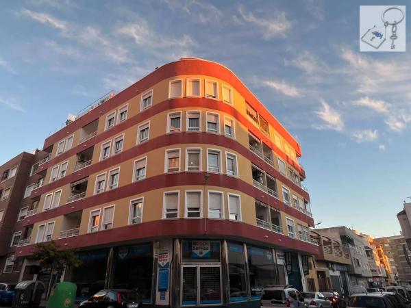 Piso en calle Campoamor, 50