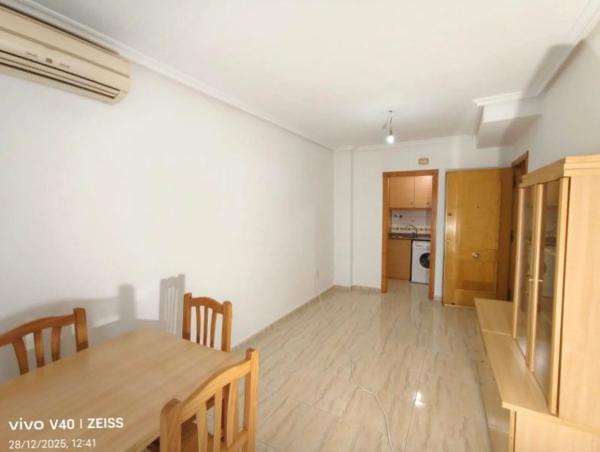 Piso en calle San Miguel de Salinas, 21