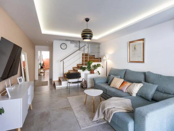 Chalet adosado en calle Joven Pura, 70