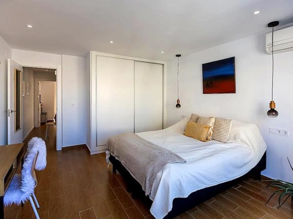 Chalet adosado en calle Joven Pura, 70