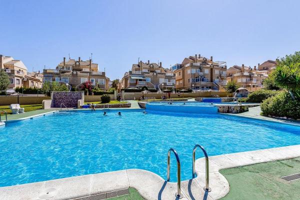 Casa independiente en calle Perseo