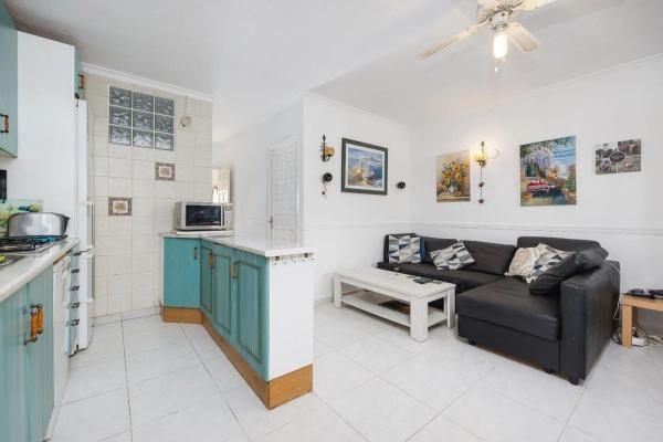 Chalet adosado en avenida las Alondras, 106