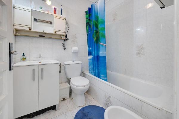 Chalet adosado en avenida las Alondras, 106