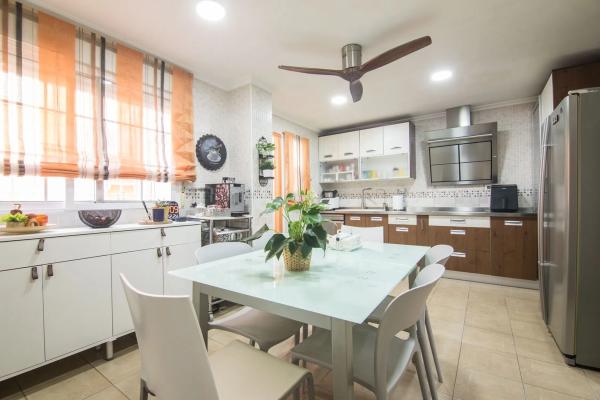 Chalet adosado en paseo d'Atzavares, 14