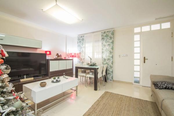 Chalet adosado en paseo d'Atzavares, 14