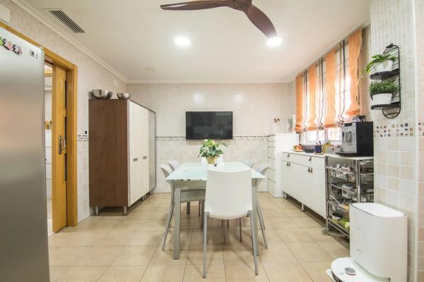 Chalet adosado en paseo d'Atzavares, 14