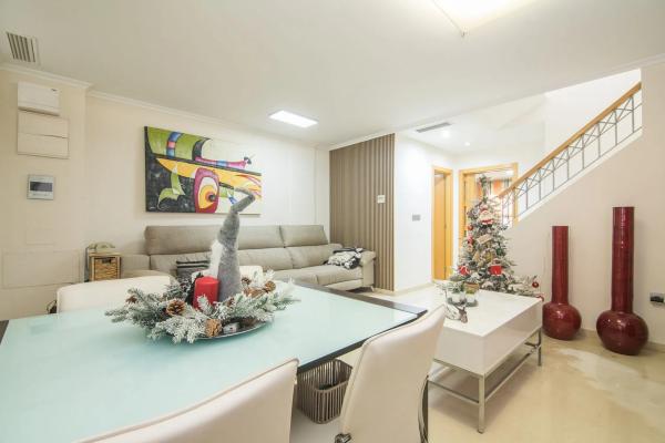 Chalet adosado en paseo d'Atzavares, 14