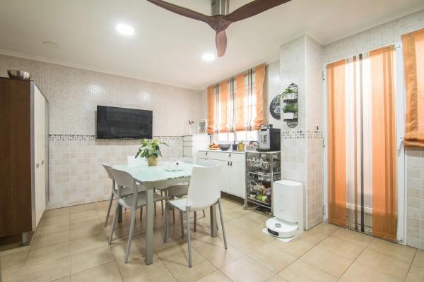 Chalet adosado en paseo d'Atzavares, 14