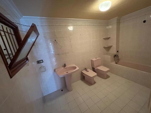 Piso en calle Reina Victoria, 128