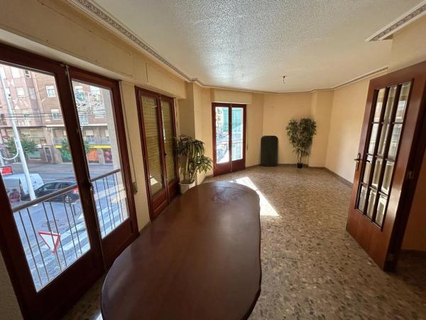 Piso en calle Reina Victoria, 128