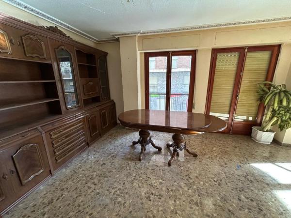 Piso en calle Reina Victoria, 128