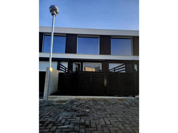 Chalet adosado en calle de Xipre