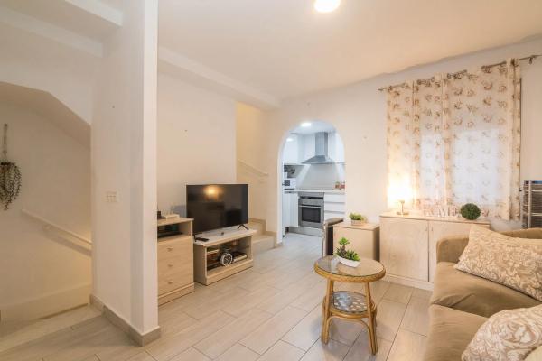 Chalet adosado en calle de Creta, 74