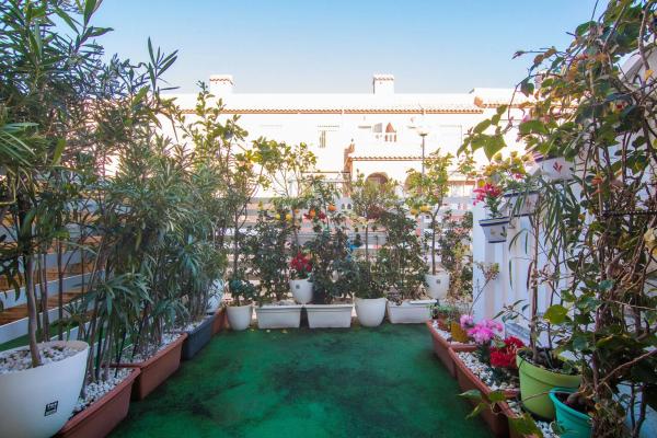 Chalet adosado en calle de Creta, 74