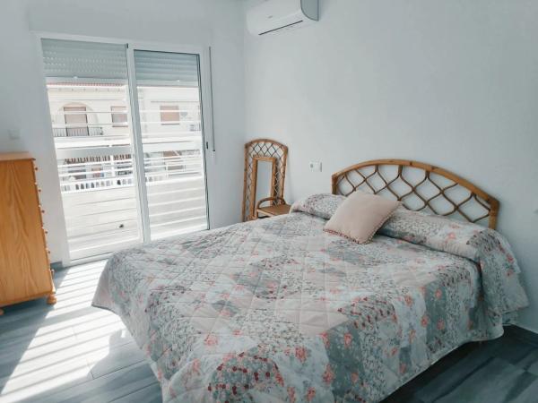 Chalet pareado en calle Biar, 1