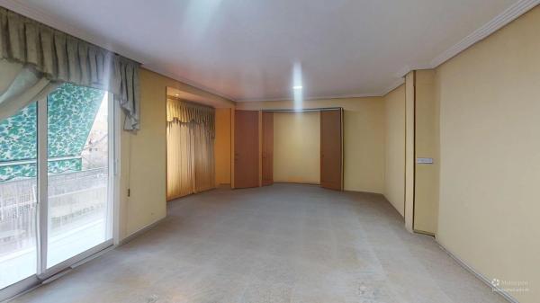 Piso en calle Montero Ríos