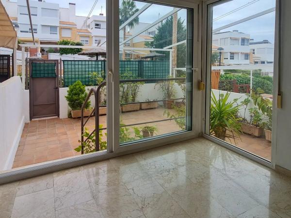 Chalet adosado en calle Océano