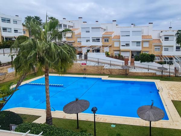 Chalet adosado en calle Océano