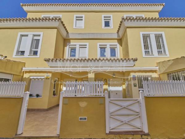 Chalet adosado en avenida Pintor Fernando Soria