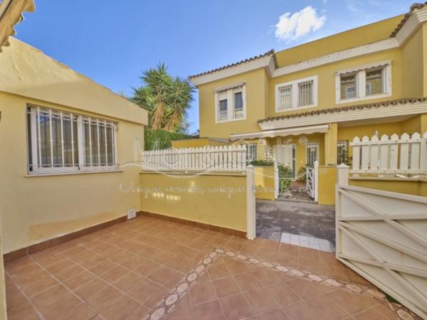 Chalet adosado en avenida Pintor Fernando Soria