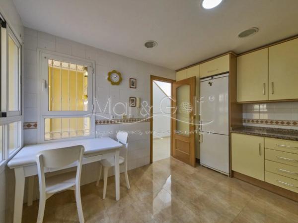 Chalet adosado en avenida Pintor Fernando Soria