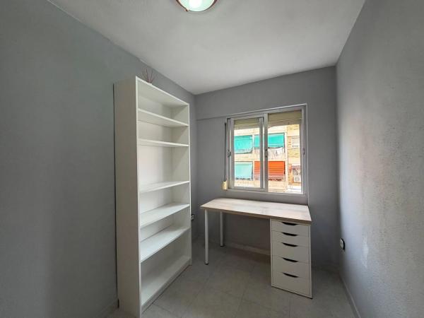 Piso en Barrio Colonia Requena - Virgen del Carmen