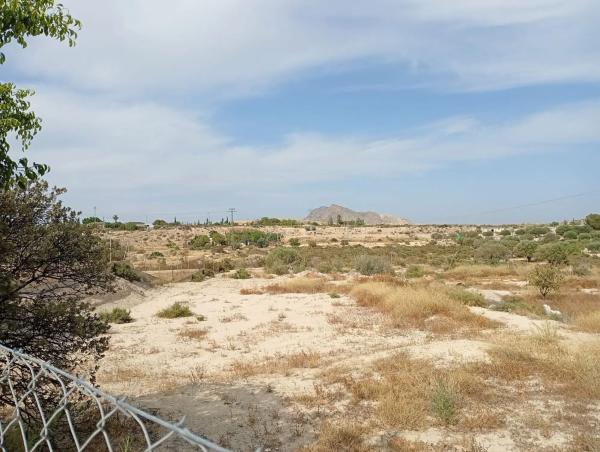 Casa independiente en camino de la Alegría