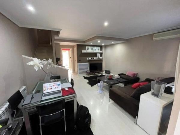 Chalet adosado en calle Font del Salmitre, 2