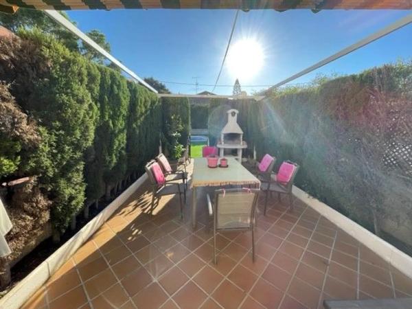 Chalet adosado en calle Font del Salmitre, 2