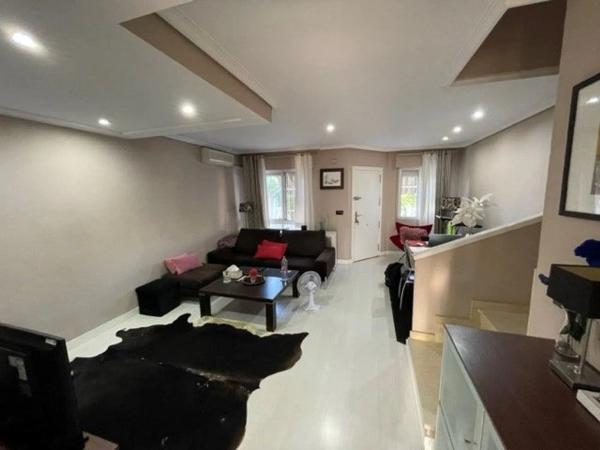 Chalet adosado en calle Font del Salmitre, 2