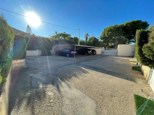 Chalet adosado en calle Font del Salmitre, 2