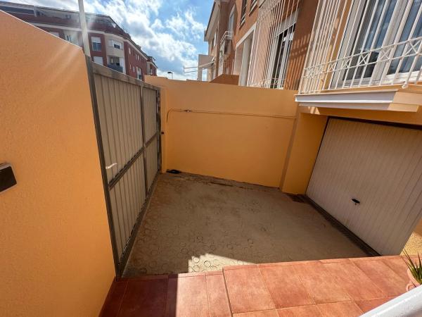 Chalet pareado en calle Serra de Bèrnia, 8