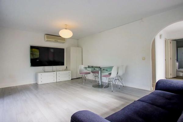 Casa independiente en calle Esmaragda