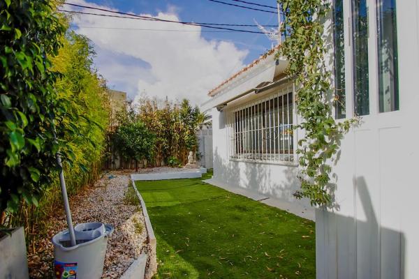 Casa independiente en calle Esmaragda