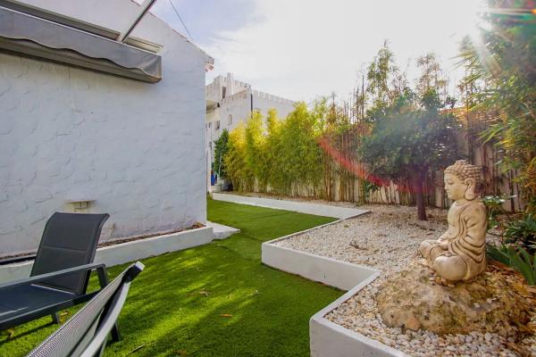 Casa independiente en calle Esmaragda