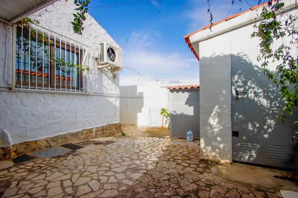 Casa independiente en calle Esmaragda