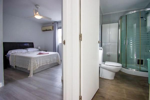 Casa independiente en calle Esmaragda