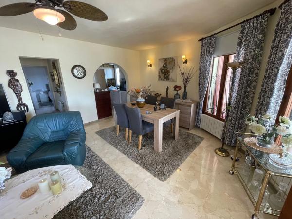 Casa independiente en calle Flores