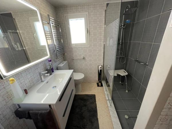 Casa independiente en calle Flores