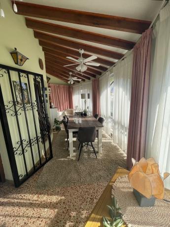 Casa independiente en calle Flores