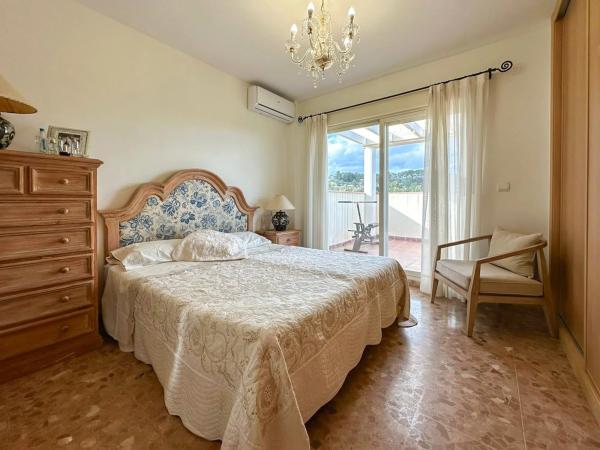 Chalet pareado en calle Quevedo